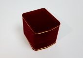 紅色絲絨戒指禮盒